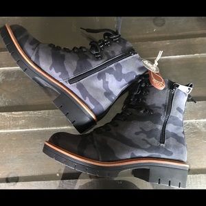 NWT MIA CAMO COMBAT BOOTS